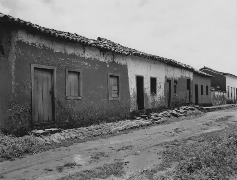 Foto 3: Casas antigas da cidade de Diamantina (MT)