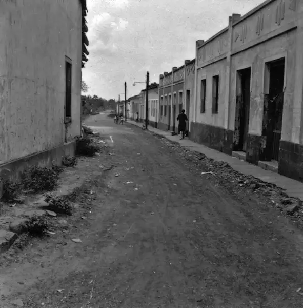 Foto 1: Rua Senador Ponce, em Rosário-Oeste : velha rua da cidade (MT)