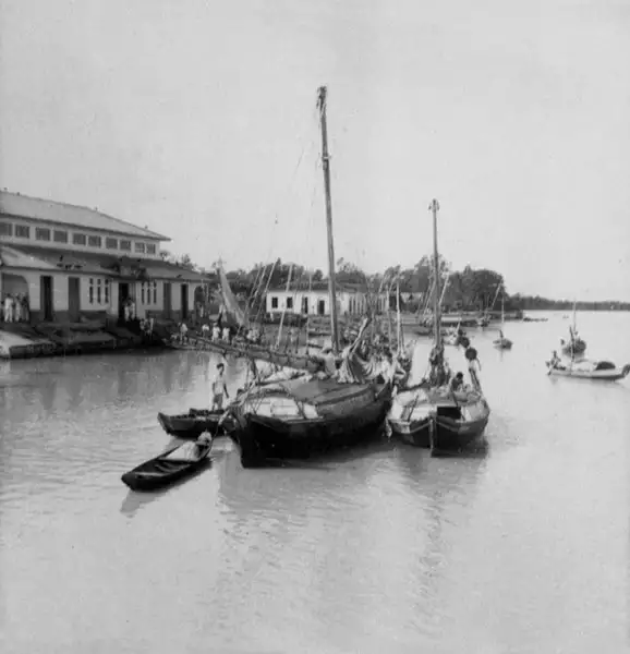 Foto 27: Embarcação típica da zona Bragantina (PA)