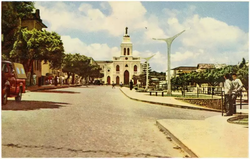 Foto 7: Avenida Santo Antônio : Catedral de Santo Antônio : Garanhuns, PE