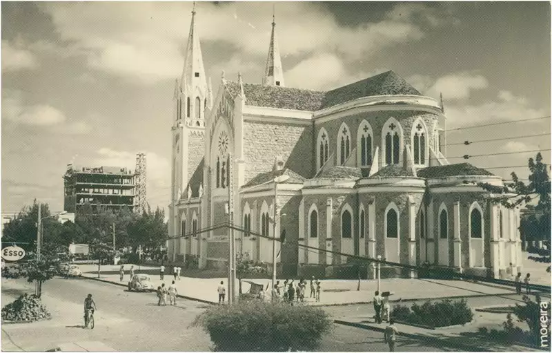 Foto 17: Vista do fundo da Catedral de Petrolina : Petrolina, PE