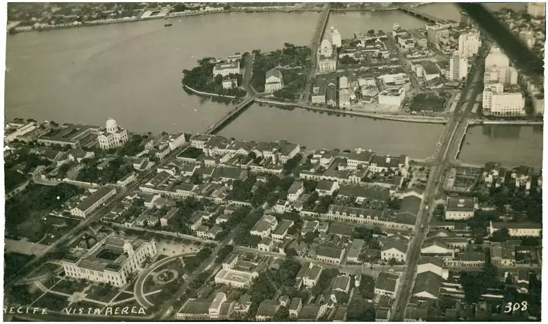 Foto 17: Vista aérea [da cidade] : Recife, PE