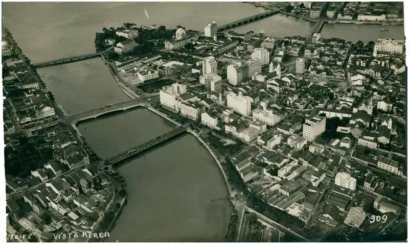 Foto 18: Vista aérea [da cidade] : Recife, PE