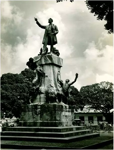 Foto 43: Estátua de Joaquim Nabuco : Recife, PE