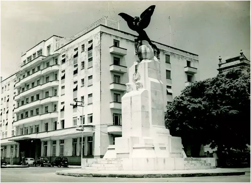 Foto 47: Monumento aos Aviadores : Grande Hotel : Recife, PE