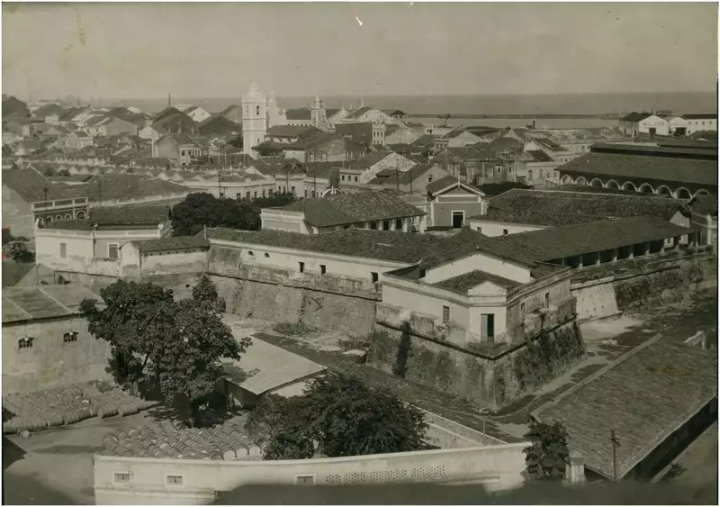 Foto 77: [Forte de São Tiago das Cinco Pontas] : [vista panorâmica da cidade] : Recife, PE