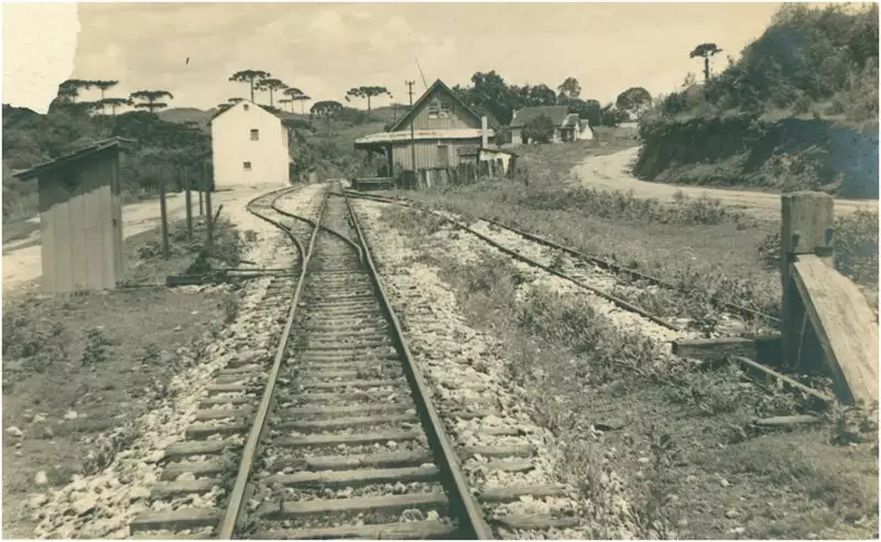 Foto 13: Estação [Ferroviária de Almirante Tamandaré da Estrada de Ferro Norte do Paraná] : Almirante Tamandaré, PR