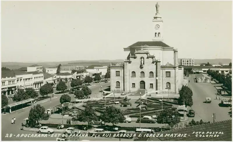Foto 52: Praça Rui Barbosa : Igreja Matriz Nossa Senhora de Lourdes : vista panorâmica da cidade : Apucarana, PR