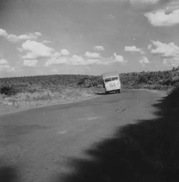 Foto 9: Caminhão na estrada : Município de Cornélio Procópio (PR)