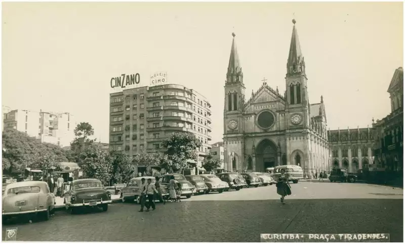 Foto 14: Praça Tiradentes : Catedral [Nossa Senhora da Luz dos Pinhais] : Curitiba, PR