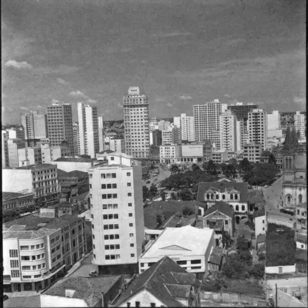 Foto 46: Fotografia panorâmica da prefeitura no centro de Curitiba (PR)