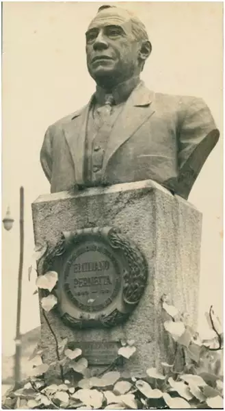 Foto 63: Busto de Emiliano Perneta : Curitiba, PR