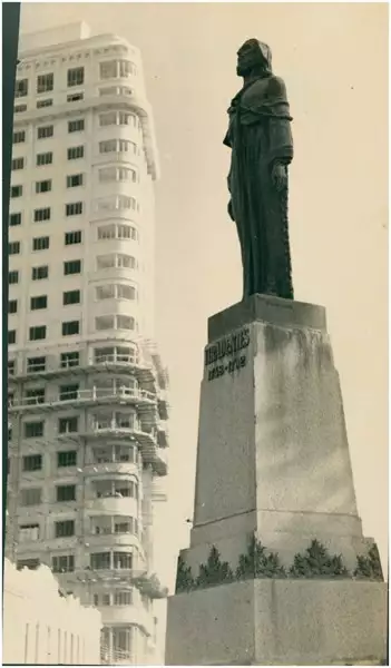 Foto 103: Estátua de Tiradentes : Curitiba, PR
