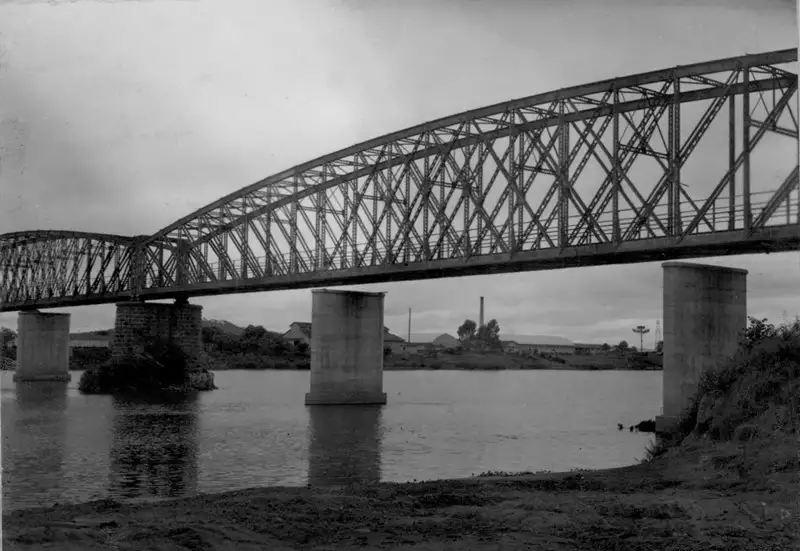 Foto 17: Aspecto da Ponte Internacional sobre o rio Paraná : município de Foz do Iguaçu (PR)