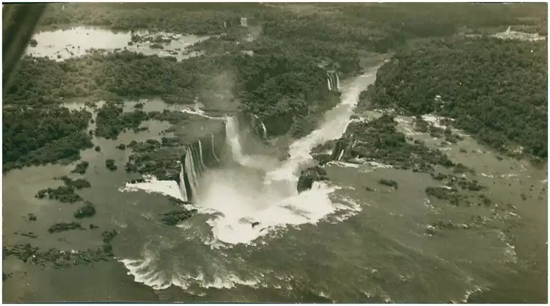 Foto 54: Garganta do Diabo : Cataratas do Iguaçu : Foz do Iguaçu, PR