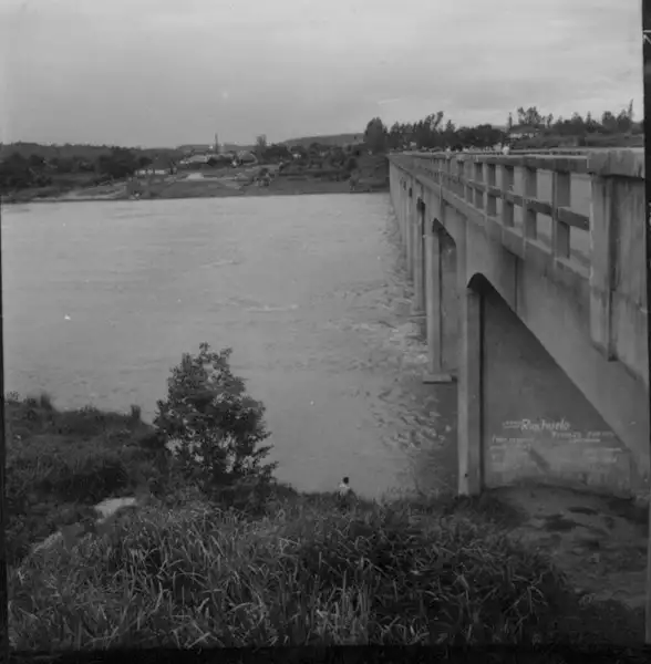 Foto 1: Ponte sobre o rio Tibagi, divisa de Jataí com Ibiporã (PR)
