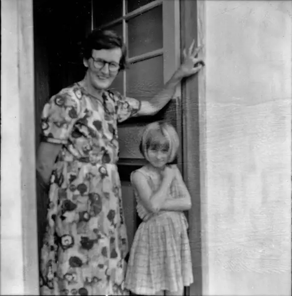 Foto 1: Uma senhora alemã e sua filha : Município de Iporã (PR)