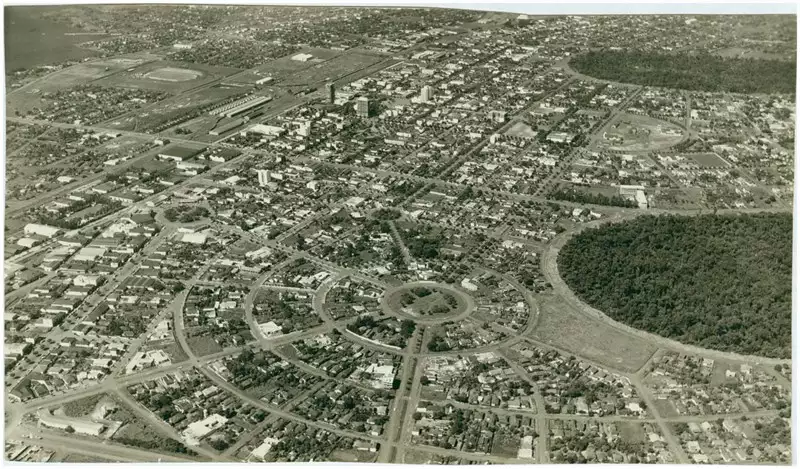 Foto 121: [Vista aérea da cidade] : Maringá, PR
