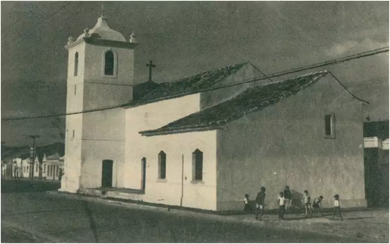 Foto 35: [Fundo da] Igreja de São Benedito : [vista panorâmica da cidade] : Paranaguá, PR