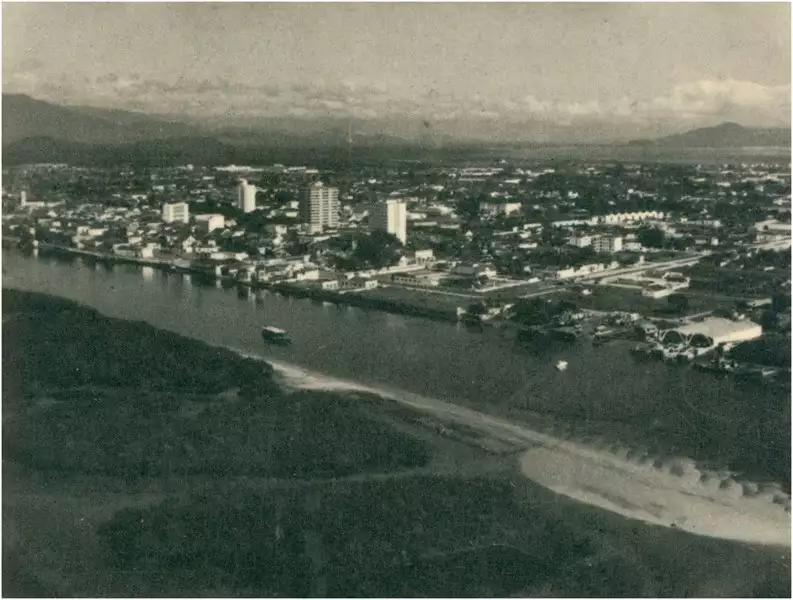 Foto 79: Rio Itiberê : vista [aérea] da cidade : Paranaguá, PR