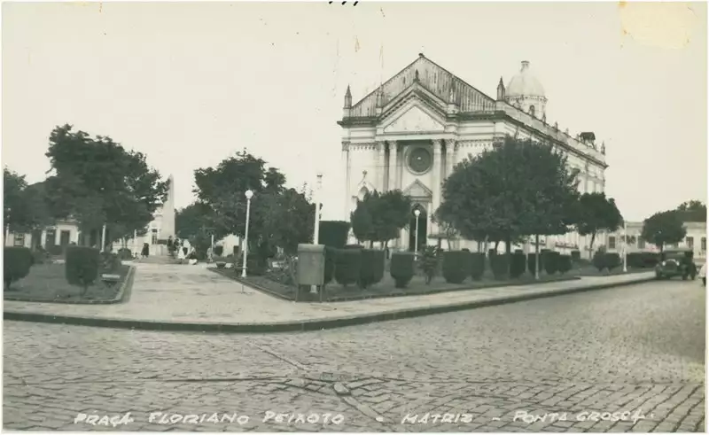 Foto 74: Praça Marechal Floriano Peixoto : Catedral de Sant'Ana : Ponta Grossa, PR