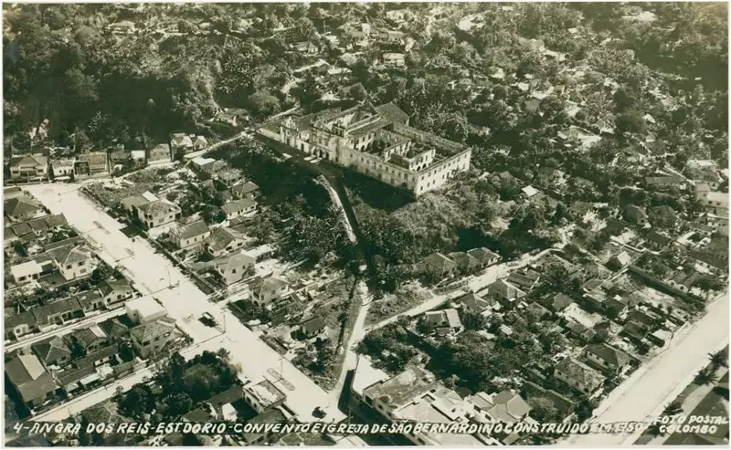 Foto 100: [Vista aérea da cidade] : [Igreja da Ordem Terceira de São Francisco] : Convento de São Bernardino [de Sena] : Angra Reis, RJ