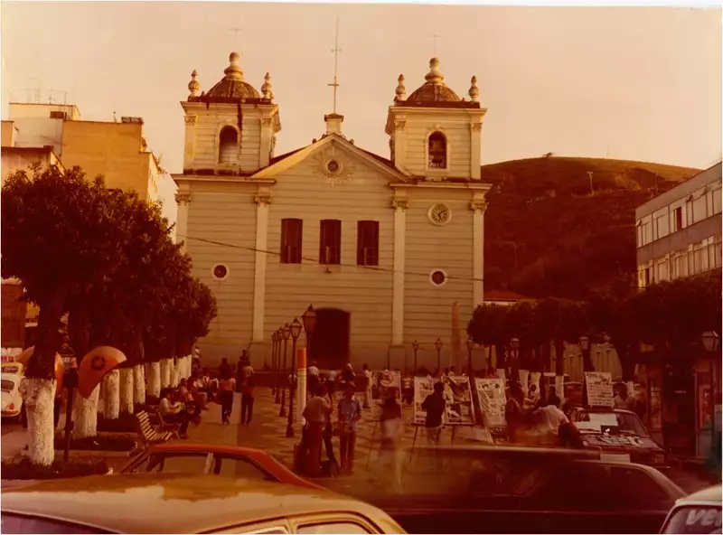 Foto 16: Praça Ponce de Leon : Igreja Matriz de São Sebastião : Barra Mansa, RJ