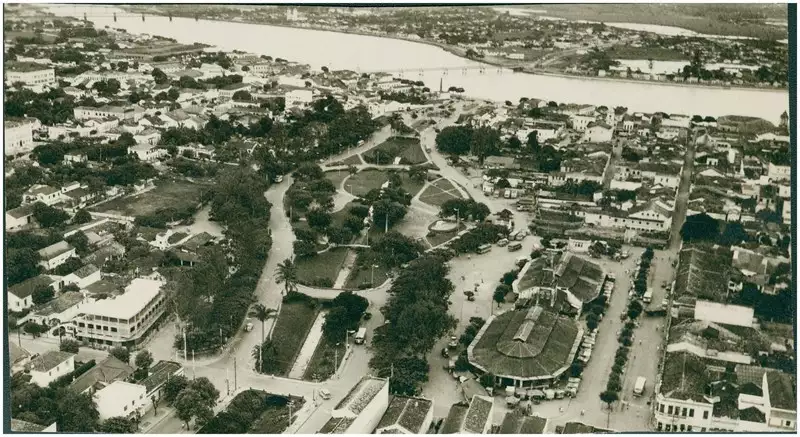 Foto 7: Vista aérea da cidade : Parque Alberto Sampaio : Mercado Municipal : Rio Paraíba do Sul : Campos dos Goytacazes, RJ