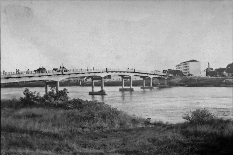 Foto 13: Ponte sobre o Rio Paraíba : Município de Campos (RJ)