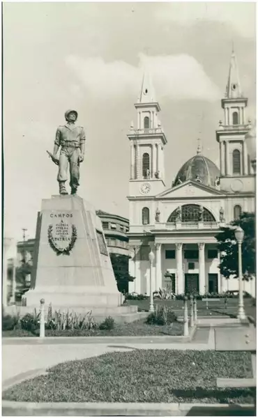 Foto 22: Monumento ao Expedicionário : Catedral Menor do Santíssimo Salvador : Campos dos Goytacazes, RJ
