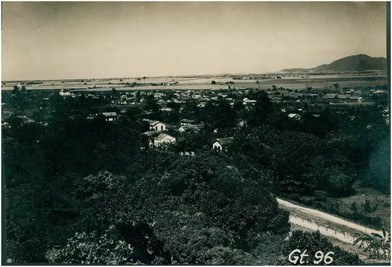 Foto 51: [Vista panorâmica da cidade] : Planície do Goitacá : Morro do Itaóca : Campos dos Goytacazes, RJ