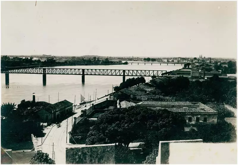 Foto 55: Vista panorâmica da cidade : [Rio Paraíba do Sul : Ponte de Ferro : Ponte Barcelos Martins] : Campos dos Goytacazes, RJ