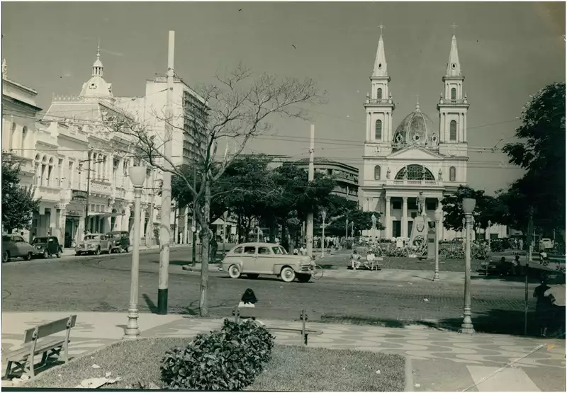Foto 67: Praça [São Salvador] : Catedral [Menor do Santíssimo Salvador] : Campos dos Goytacazes, RJ