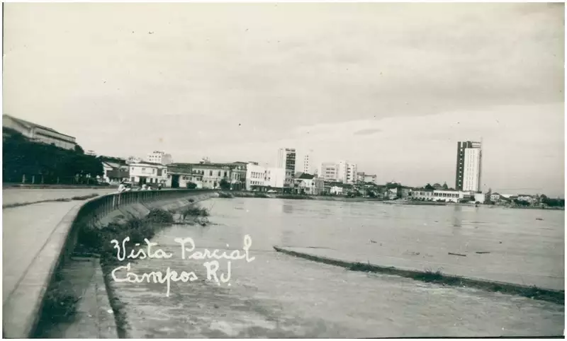 Foto 161: Rio Paraíba do Sul : [vista panorâmica da cidade] : Campos dos Goytacazes, RJ