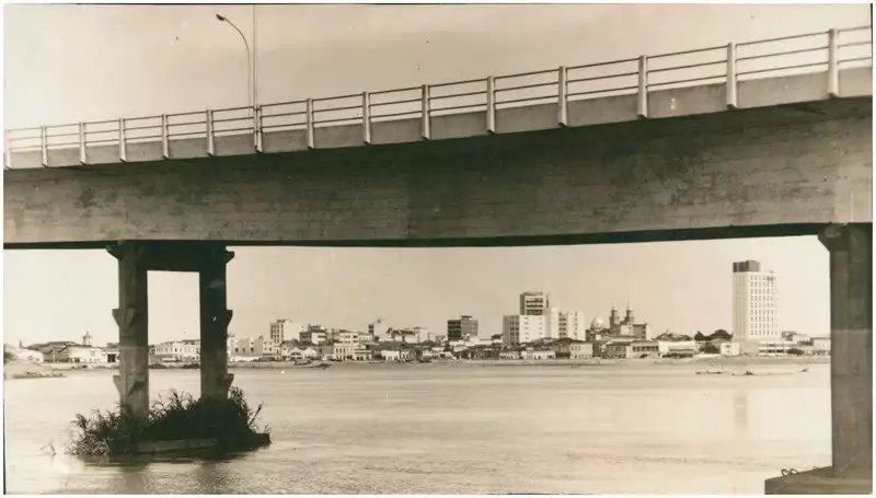 Foto 162: Ponte Saturnino de Brito : Rio Paraíba do Sul : [vista panorâmica da cidade] : Campos dos Goytacazes, RJ