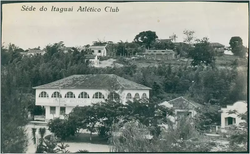 Foto 2: [Praça 5 de Julho] : Itaguaí Atlético Club : [vista panorâmica da cidade] : Itaguaí, RJ