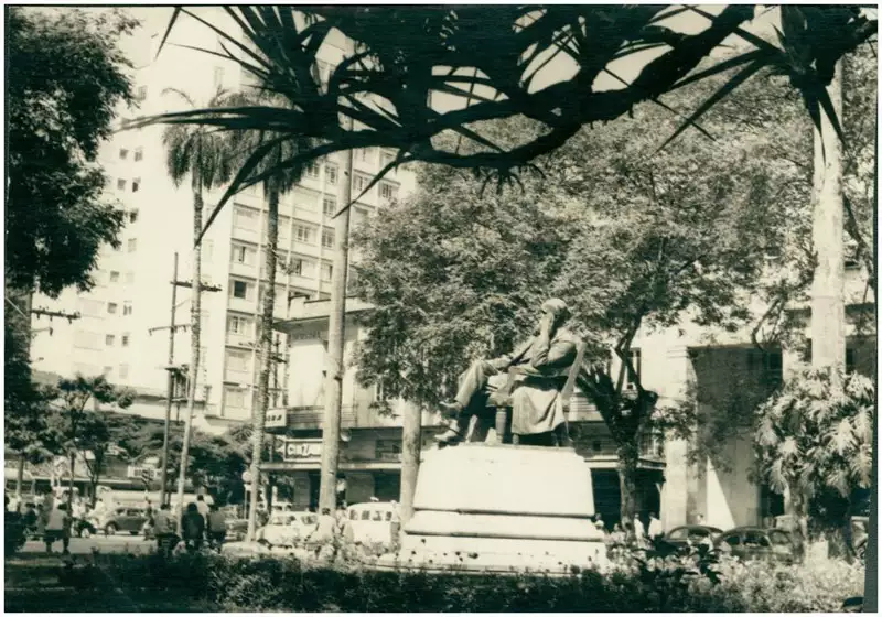 Foto 56: Praça Dom Pedro II : Estátua de Dom Pedro II : Petrópolis, RJ