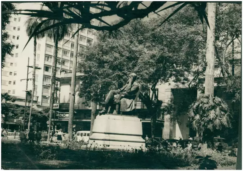 Foto 57: Praça Dom Pedro II : Estátua de Dom Pedro II : Petrópolis, RJ