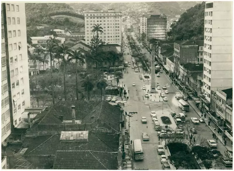 Foto 62: Rua do Imperador : Obelisco dos Colonizadores : Petrópolis, RJ