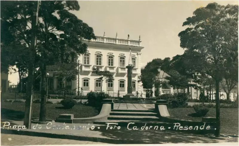 Foto 6: Praça do Centenário : Monumento do Centenário : Palacete : Resende, RJ