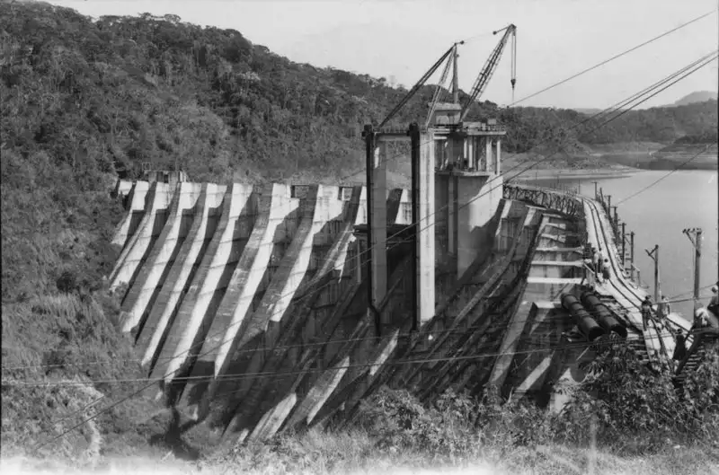 Foto 6: Aspecto exterior da barragem das Lajes (RJ)