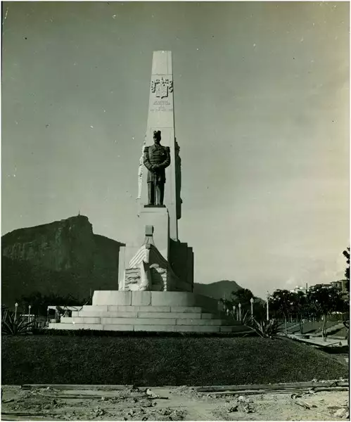 Foto 9: [Praça Almirante Saldanha da Gama] : Monumento ao Almirante Saldanha da Gama : Rio de Janeiro (RJ)