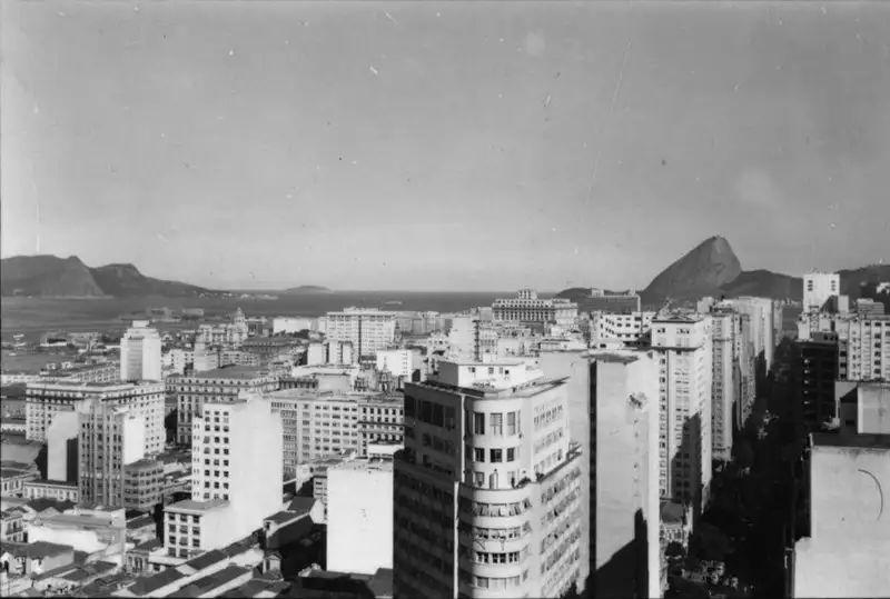 Foto 292: Vista parcial do centro da cidade, vendo-se a entrada da Baía (RJ)