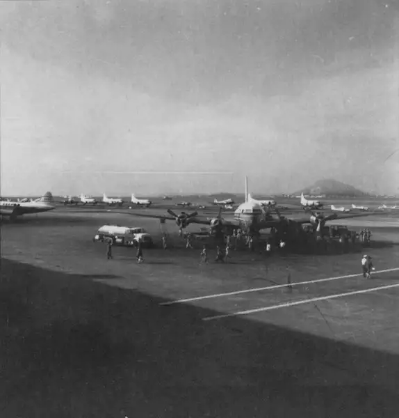 Foto 515: Passageiros embarcando no Aeroporto Santos Dumont (RJ)