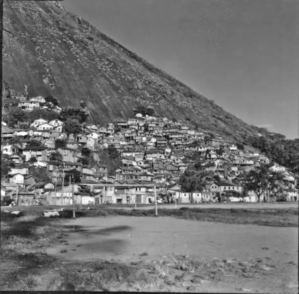 Foto 643: Vista parcial da favela da Catacumba (RJ)