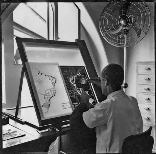 Foto 880: Confecção de cartas náuticas (mapas) na Diretoria de Hidrografia e Navegação do Ministério da Marinha : Ilha Fiscal (RJ)