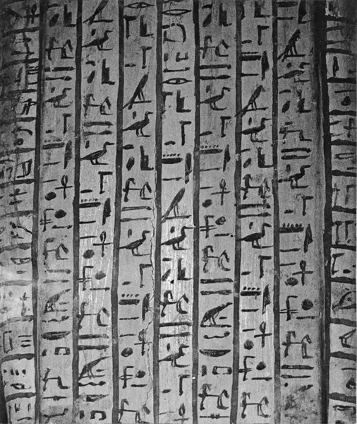Foto 957: Inscrições em um sarcófago : Museu Nacional (RJ)