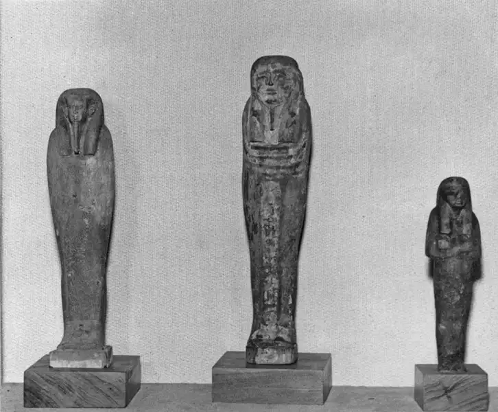 Foto 963: Estatuetas de múmias (miniatura) : Museu Nacional (RJ)
