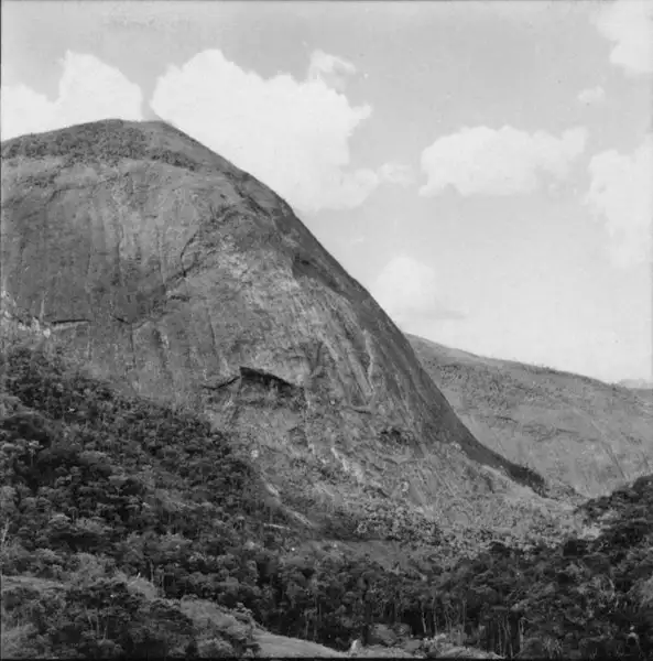 Foto 20: Morros de forma convexa com desplacamento : Teresópolis (RJ)