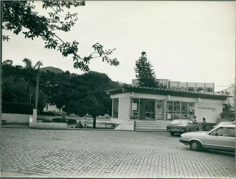 Foto 64: Praça Luís de Camões : Divisão de Turismo : Teresópolis, RJ